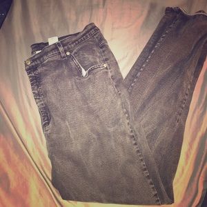 Mom jeans for all your aesthetic needs!🤍